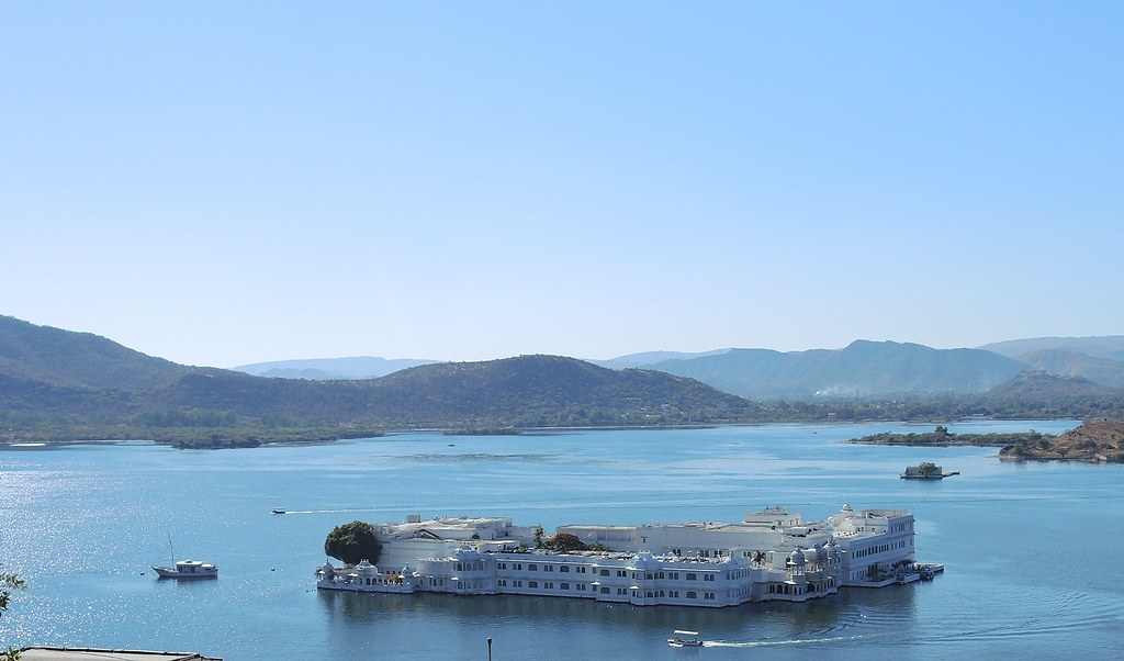 lake-pichola